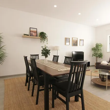 Apartment 2-bdr With Private Patio, Distrikt Faro