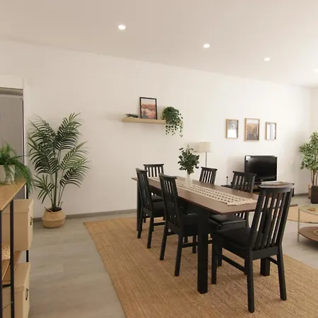 2-bdr With Private Patio, Apartment