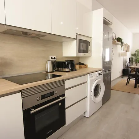 Apartment 2-bdr With Private Patio, Distrikt Faro