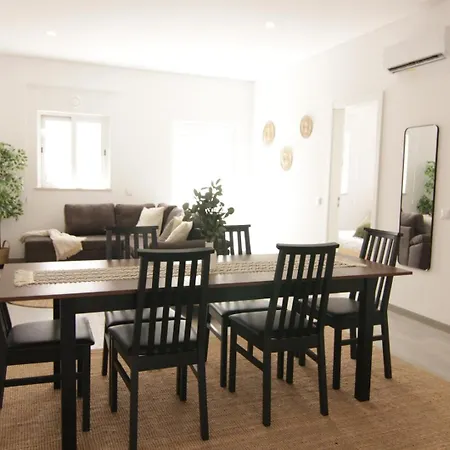 2-bdr With Private Patio, Apartment *