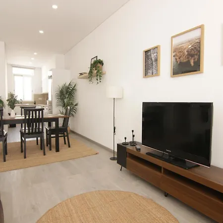 Apartment 2-bdr With Private Patio, *