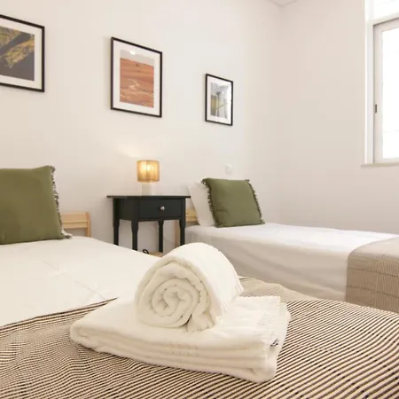 2-bdr With Private Patio, Apartment